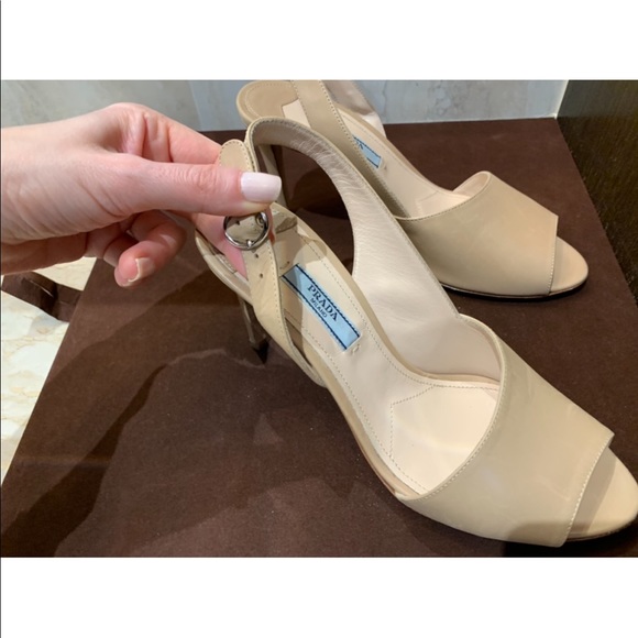 Prada Sandel -New With Out Tags - Picture 3 of 7